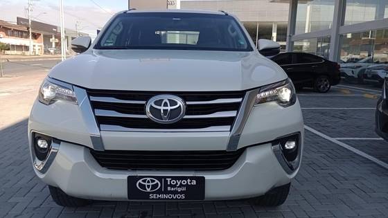TOYOTA HILUX SW4 2.8 SRX 4X4 16V TURBO INTERCOOLER DIESEL 4P AUTOMÁTICO TOYOTA HILUX SW4 2.8 SRX 4X4 16V TURBO INTERCOOLER DIESEL 4P AUTOMÁTICO